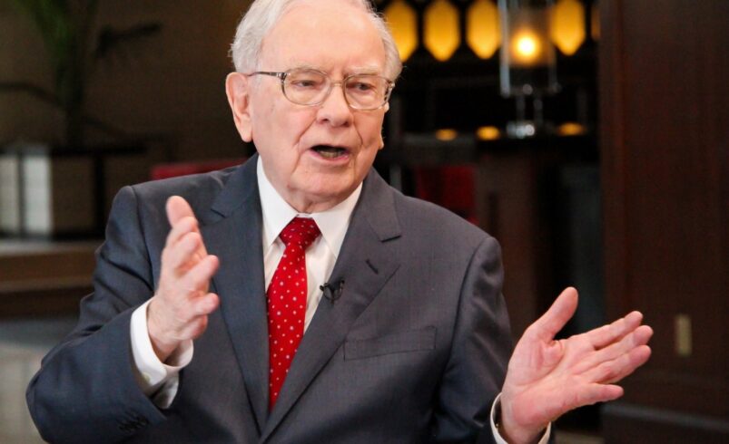 Books Recommended by Warren Buffett: A Glimpse into the Library of the “Oracle of Omaha”