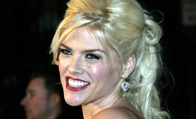 10 Famous Books and Their Memorable Quotes from Anna Nicole Smith