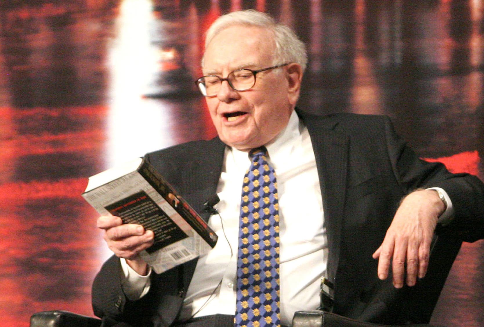 20 Life-Changing Books Handpicked By The Oracle of Omaha, Warren Buffett