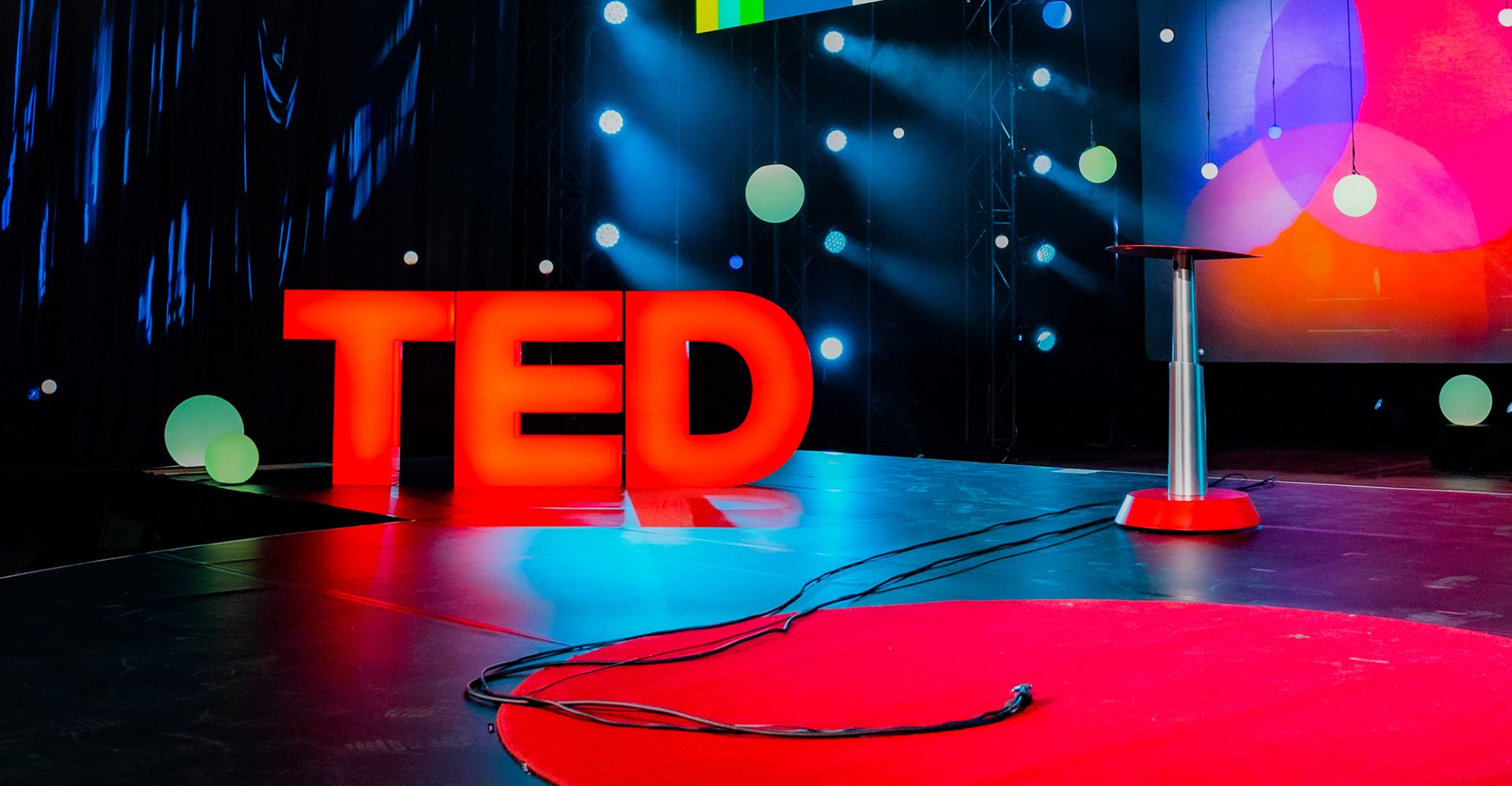 TED Talks That Everyone Should Watch: Insights, Inspiration, and a Few Jaw-Droppers